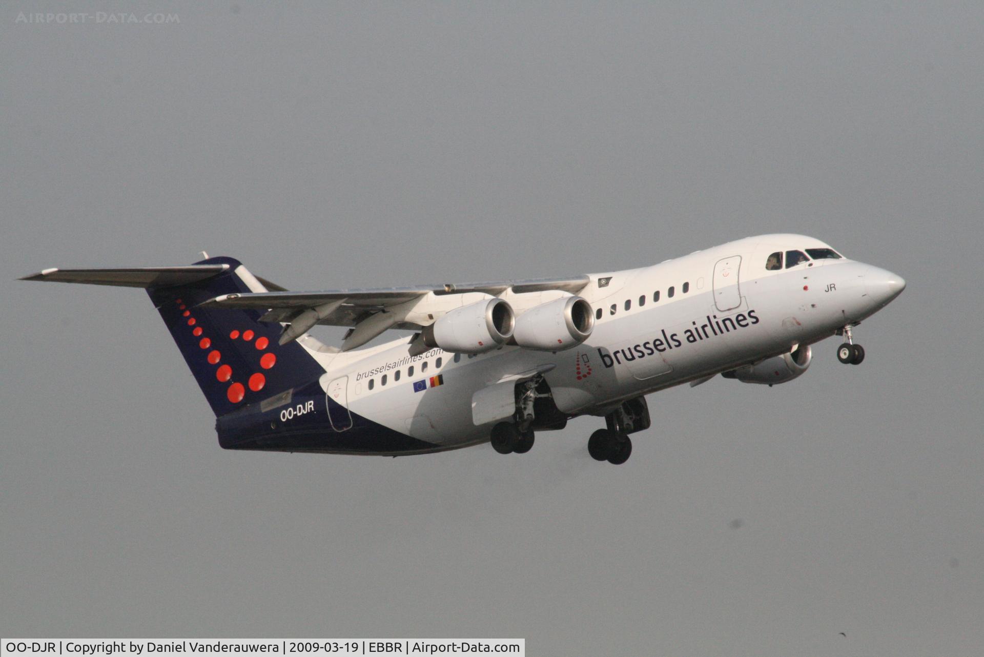 OO-DJR, 1996 British Aerospace Avro 146-RJ85 C/N E.2290, Flight SN3597 is taking off from RWY 07R