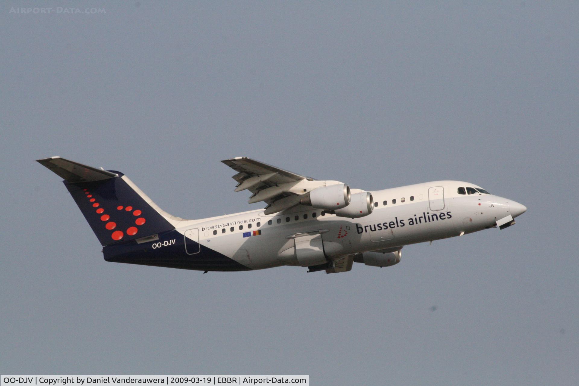 OO-DJV, 1996 British Aerospace Avro 146-RJ85 C/N E.2295, Flight SN2173 is taking off from RWY 07R