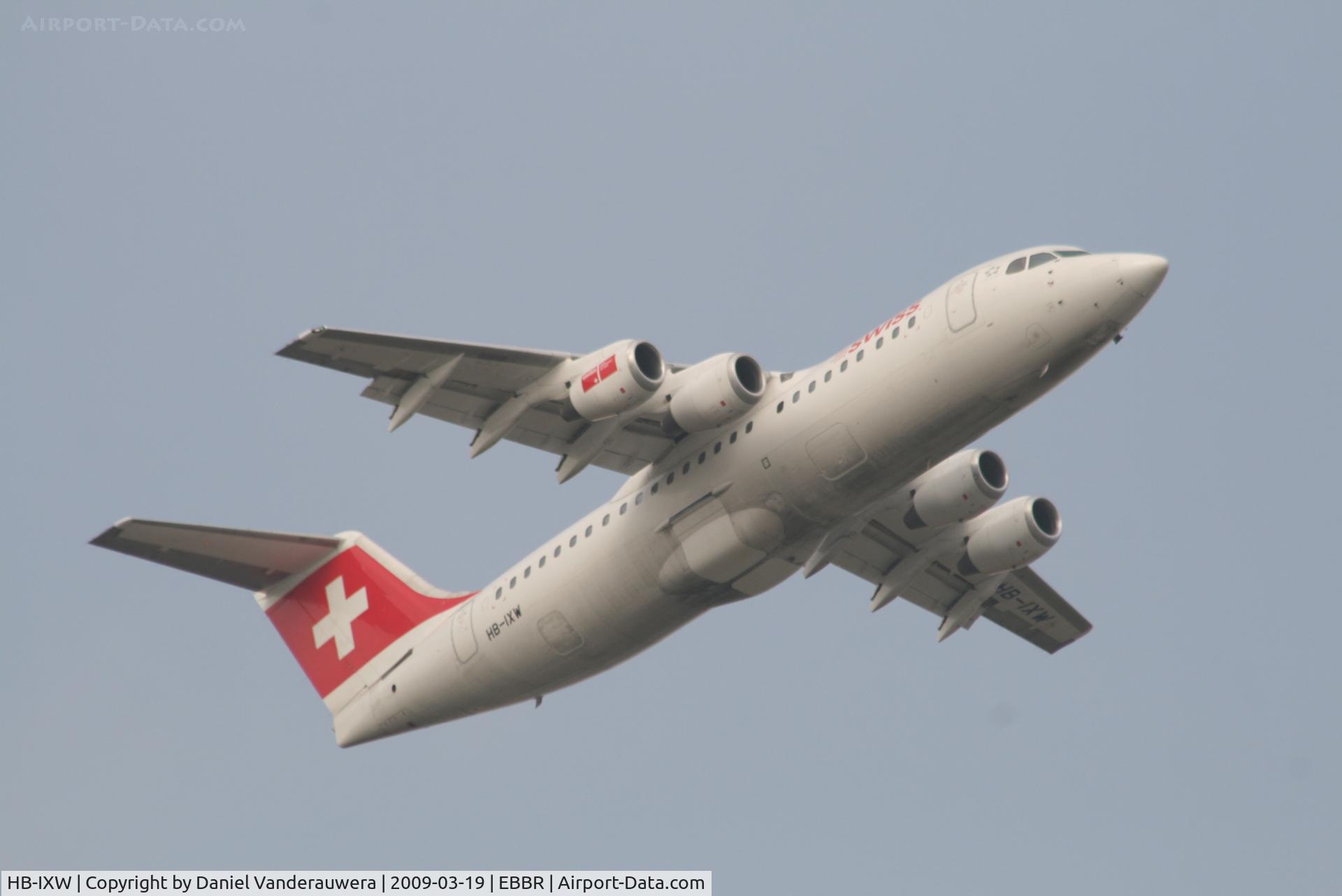 HB-IXW, 1995 British Aerospace Avro 146-RJ100 C/N E3272, Flight LX779 is taking off from RWY 07R