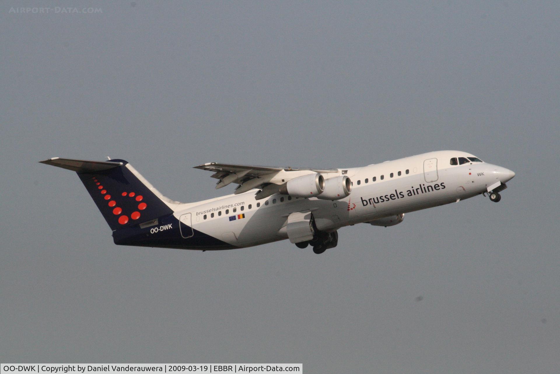 OO-DWK, 1999 British Aerospace Avro 146-RJ100 C/N E3360, Flight SN2333 is taking off from RWY 07R
