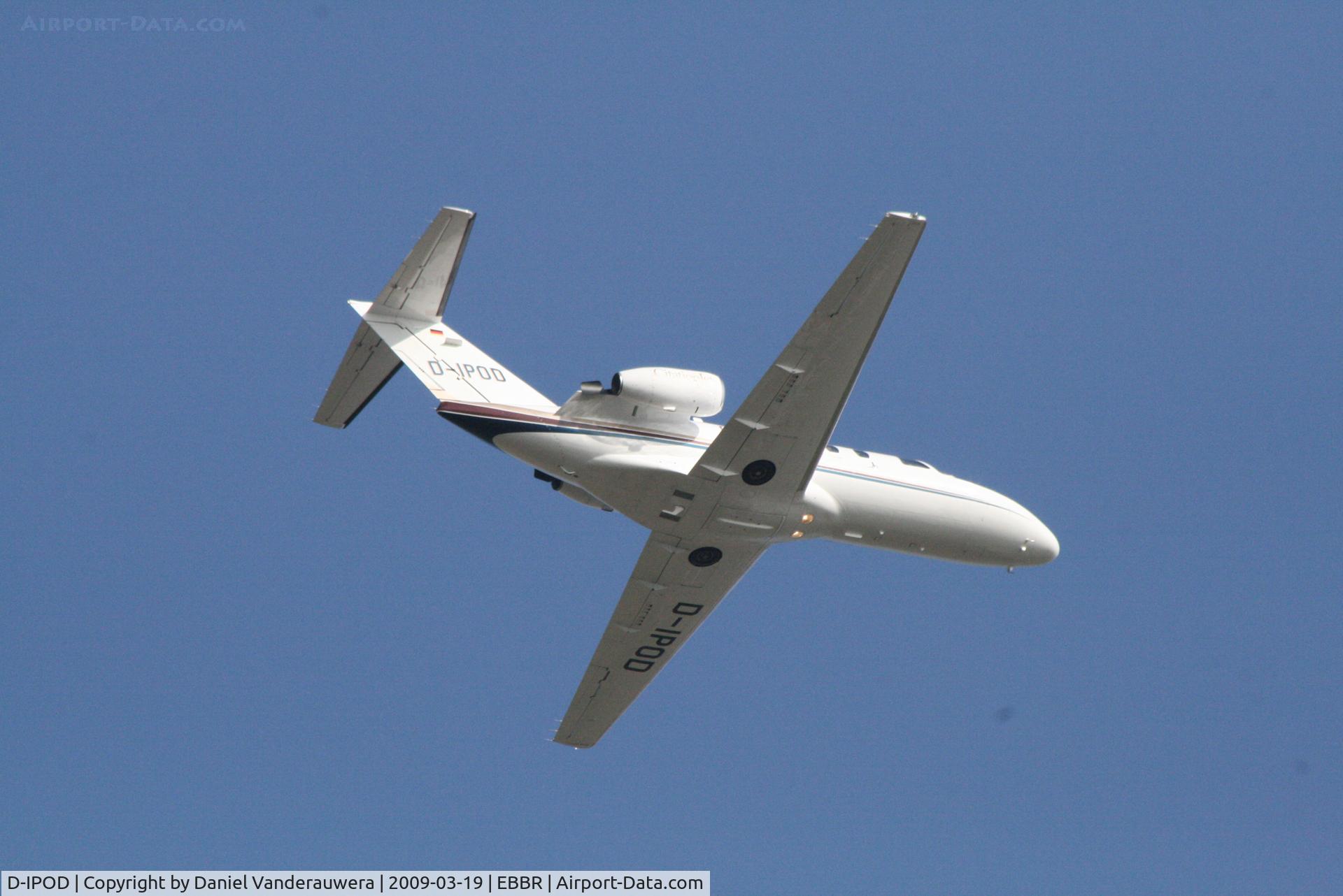 D-IPOD, 1997 Cessna 525 CitationJet C/N 525-0193, Taking off from RWY 07R