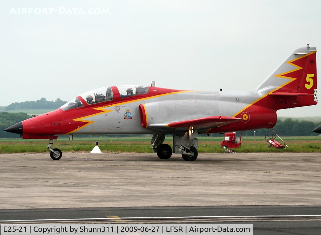 E25-21, CASA C-101EB Aviojet C/N EB01-21-021, Used as a demo during LFSR Airshow 2009