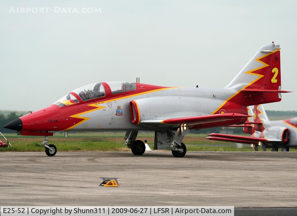 E25-52, CASA C-101EB Aviojet C/N EB01-52-053, Used as a demo during LFSR Airshow 2009