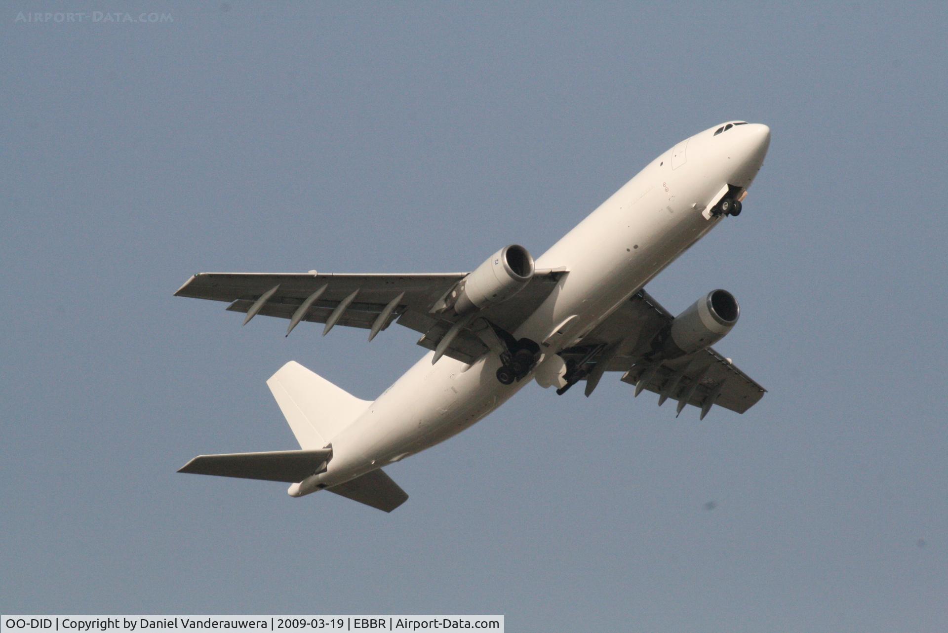 OO-DID, 1983 Airbus A300B4-203(F) C/N 235, Taking off from RWY 07R