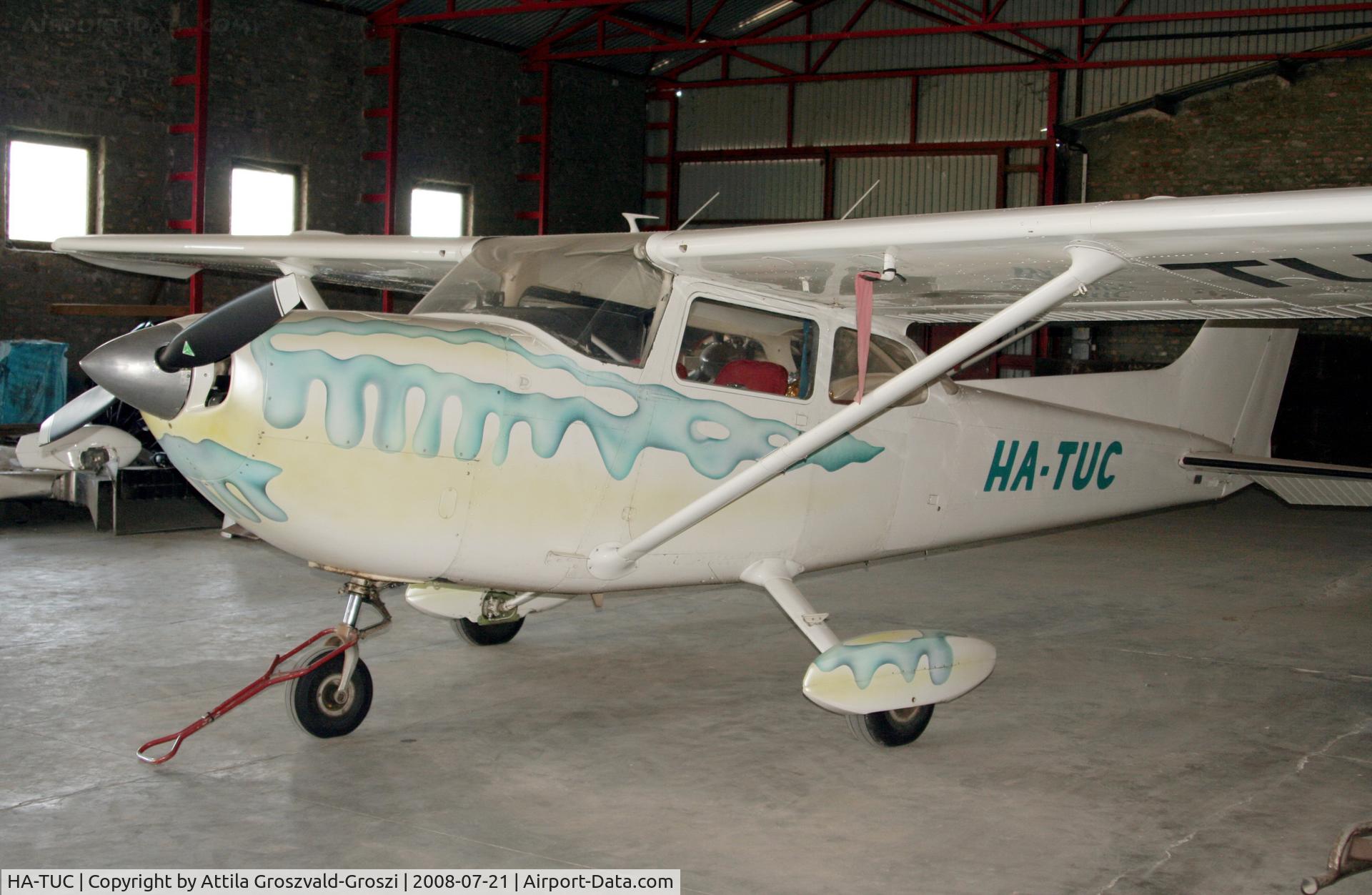 HA-TUC, 1972 Reims FRA172H C/N 0309, Hodmezövásárhely Airfield - Hangar