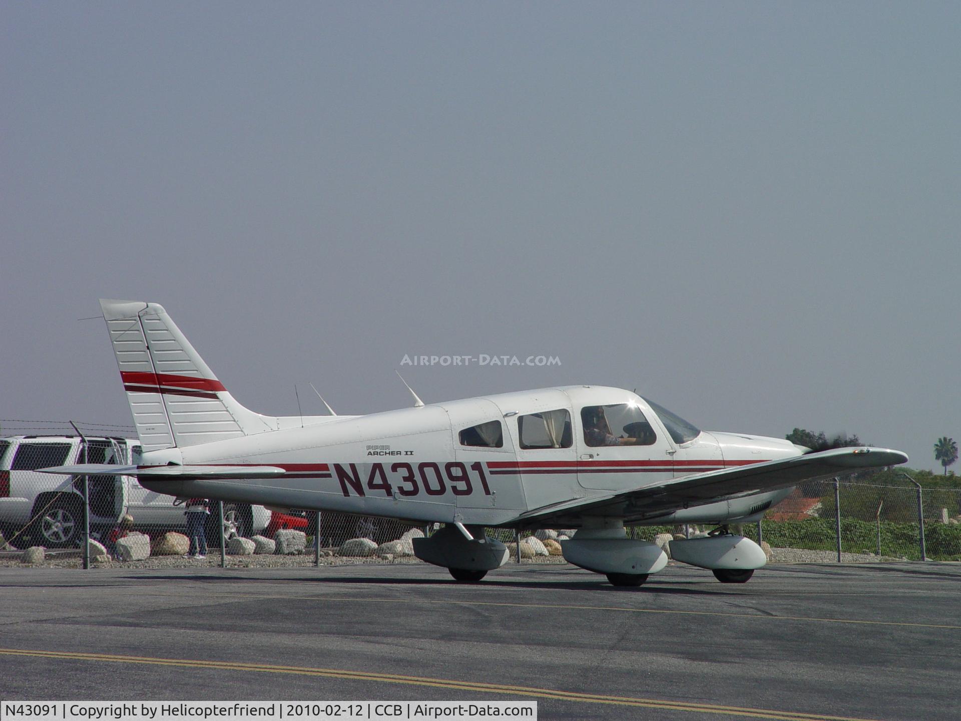 N43091, 1983 Piper PA-28-181 C/N 28-8390076, Preflight prior to taking off