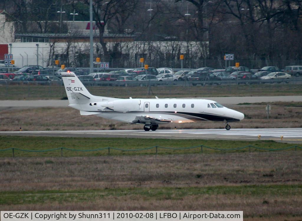 OE-GZK, Cessna 560 Citation Excel C/N 560-5668, Lining up rwy 14L for departure...