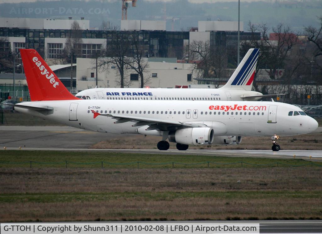 G-TTOH, 2003 Airbus A320-232 C/N 1993, Lining up rwy 14L for departure...