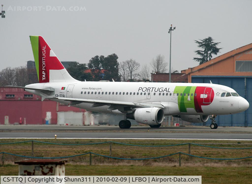 CS-TTQ, 1996 Airbus A319-111 C/N 629, Taxiing holding point rwy 32R for departure...