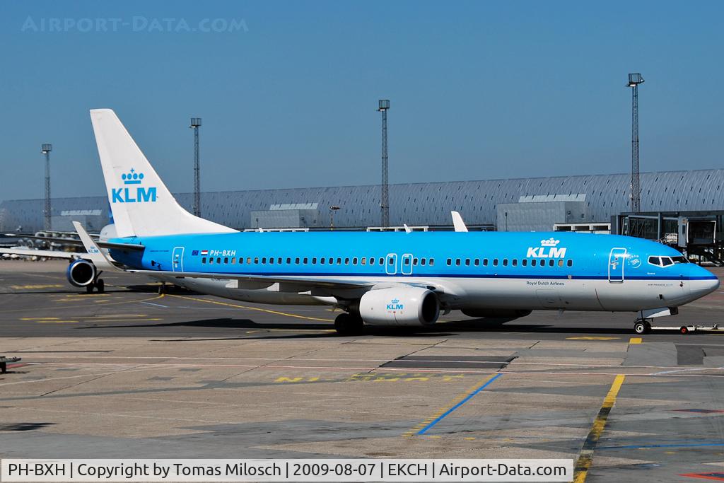 PH-BXH, 2000 Boeing 737-8K2 C/N 29597, 