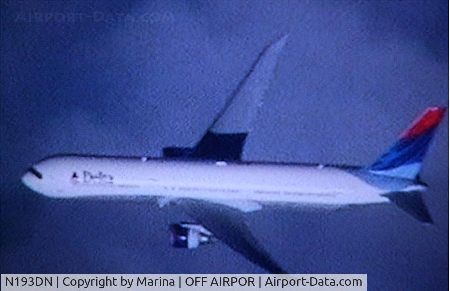 N193DN, 1997 Boeing 767-332 C/N 28450, Boeing 767-300