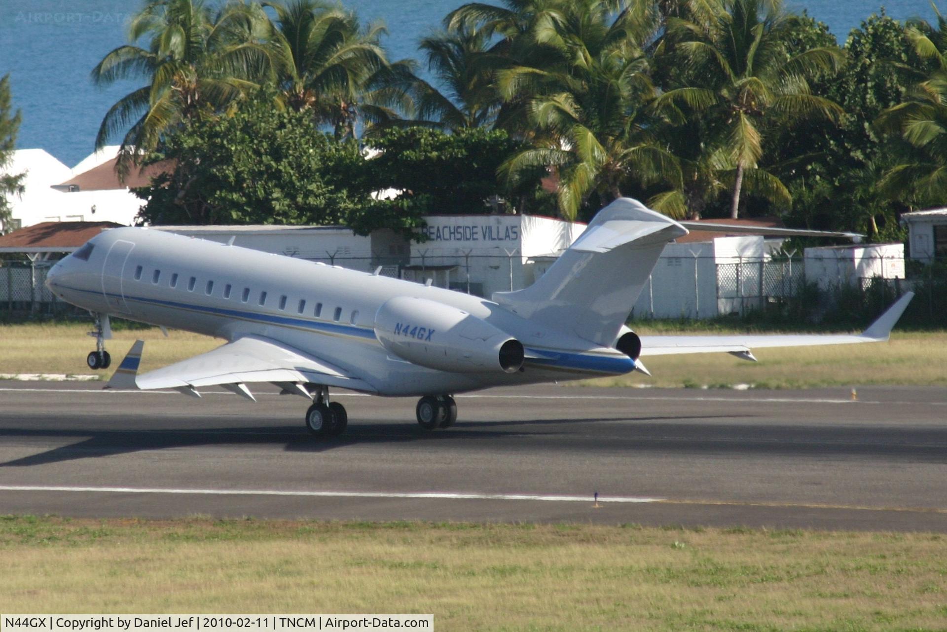 N44GX, 2004 Bombardier BD-700-1A10 Global Express C/N 9142, Jet speed 42 Departing TNCM runway 10