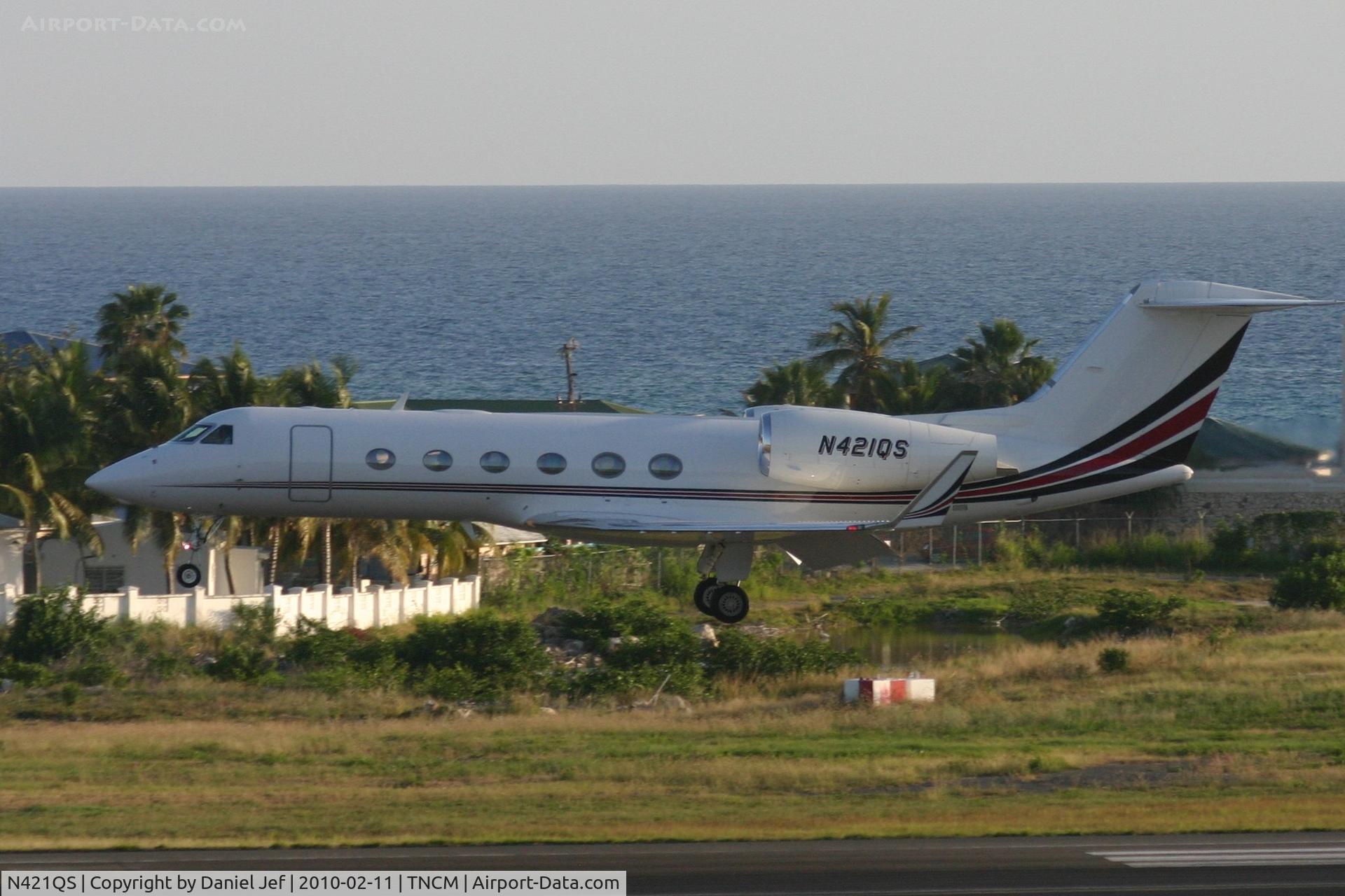N421QS, 2008 Gulfstream Aerospace GIV-X (G450) C/N 4114, N421QS landing at TNCM runway 10