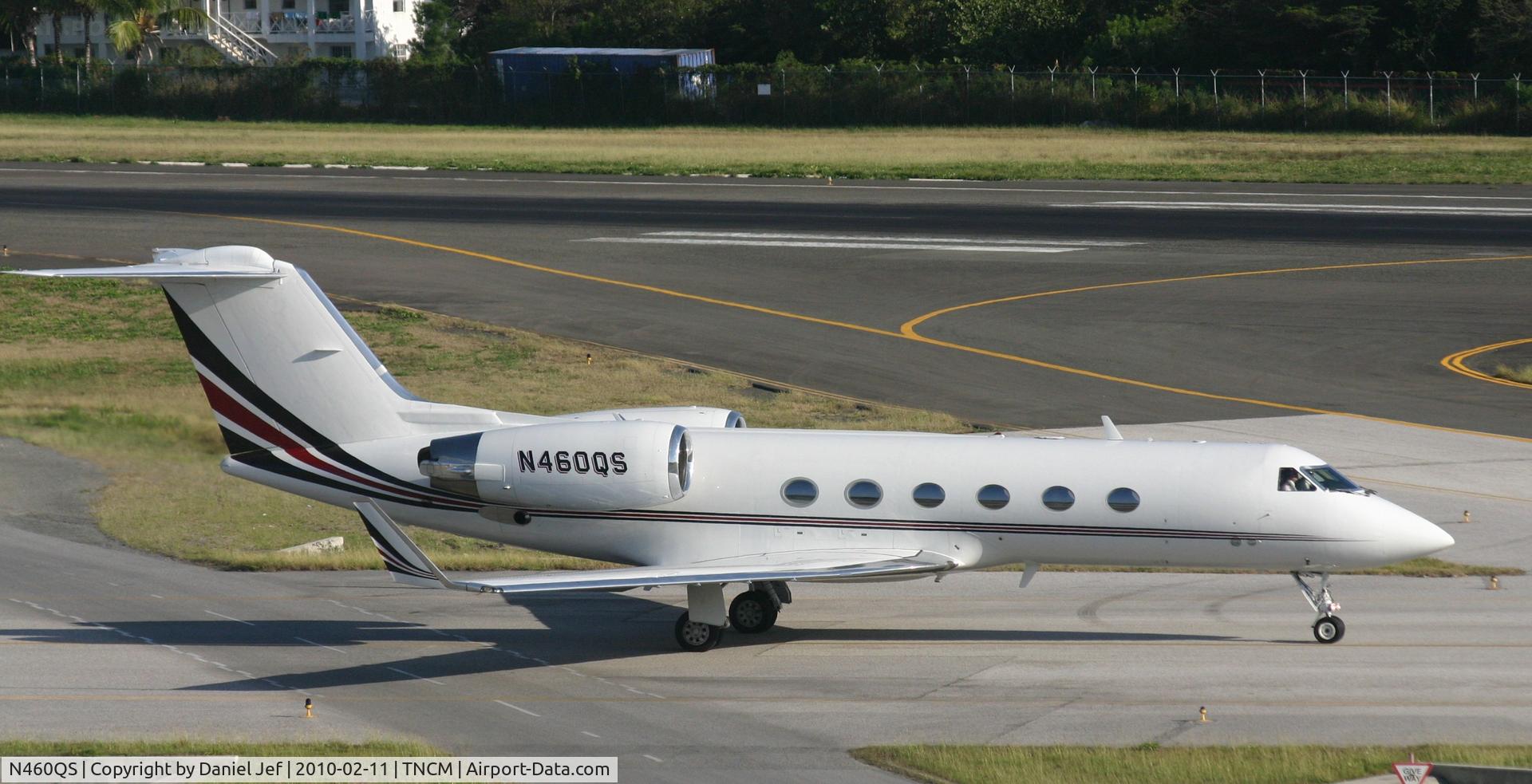 N460QS, 1999 Gulfstream Aerospace G-IV C/N 1360, N460QS taxing to the holding point A