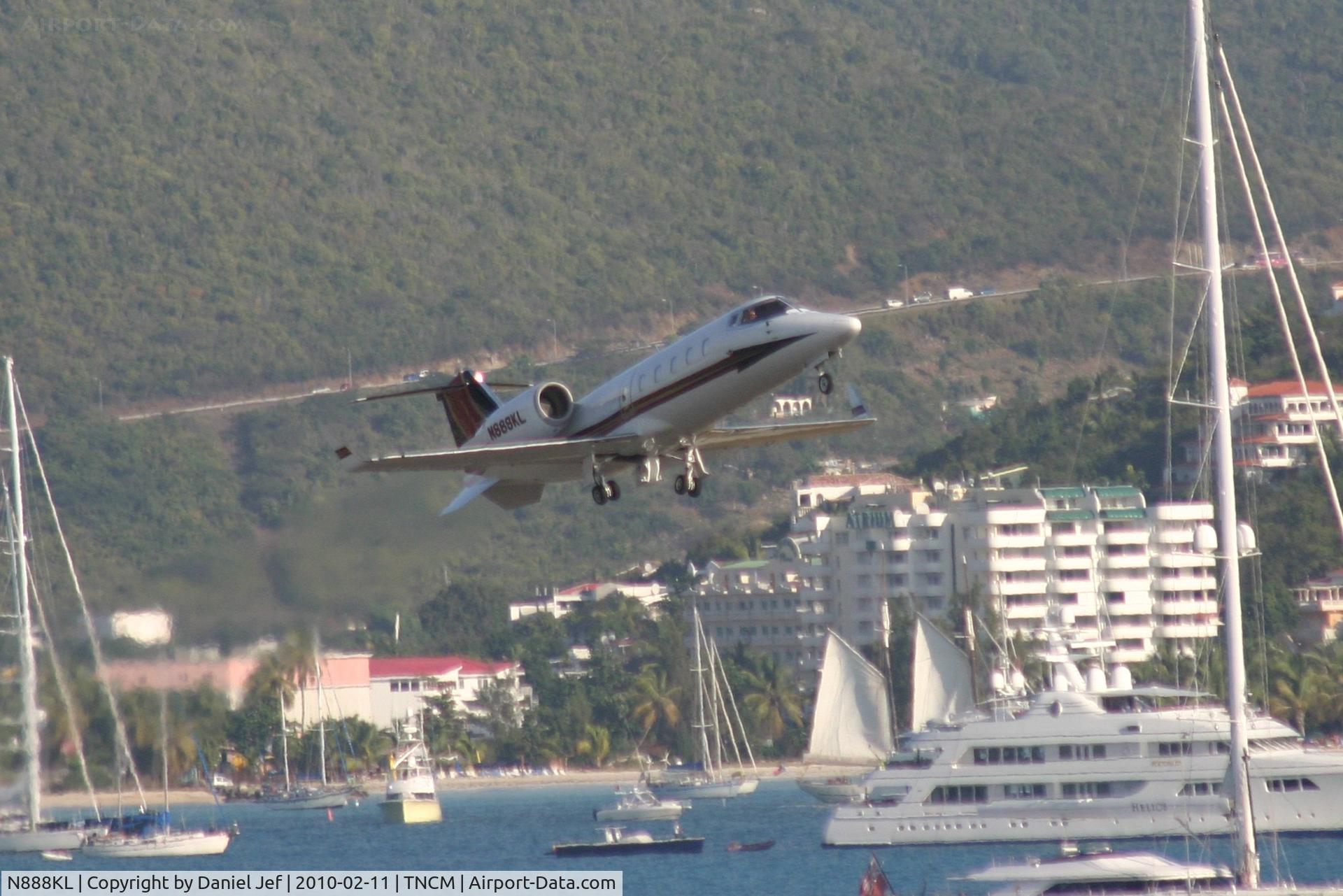 N888KL, 1998 Learjet 60 C/N 141, N888KL departing TNCM runway 28