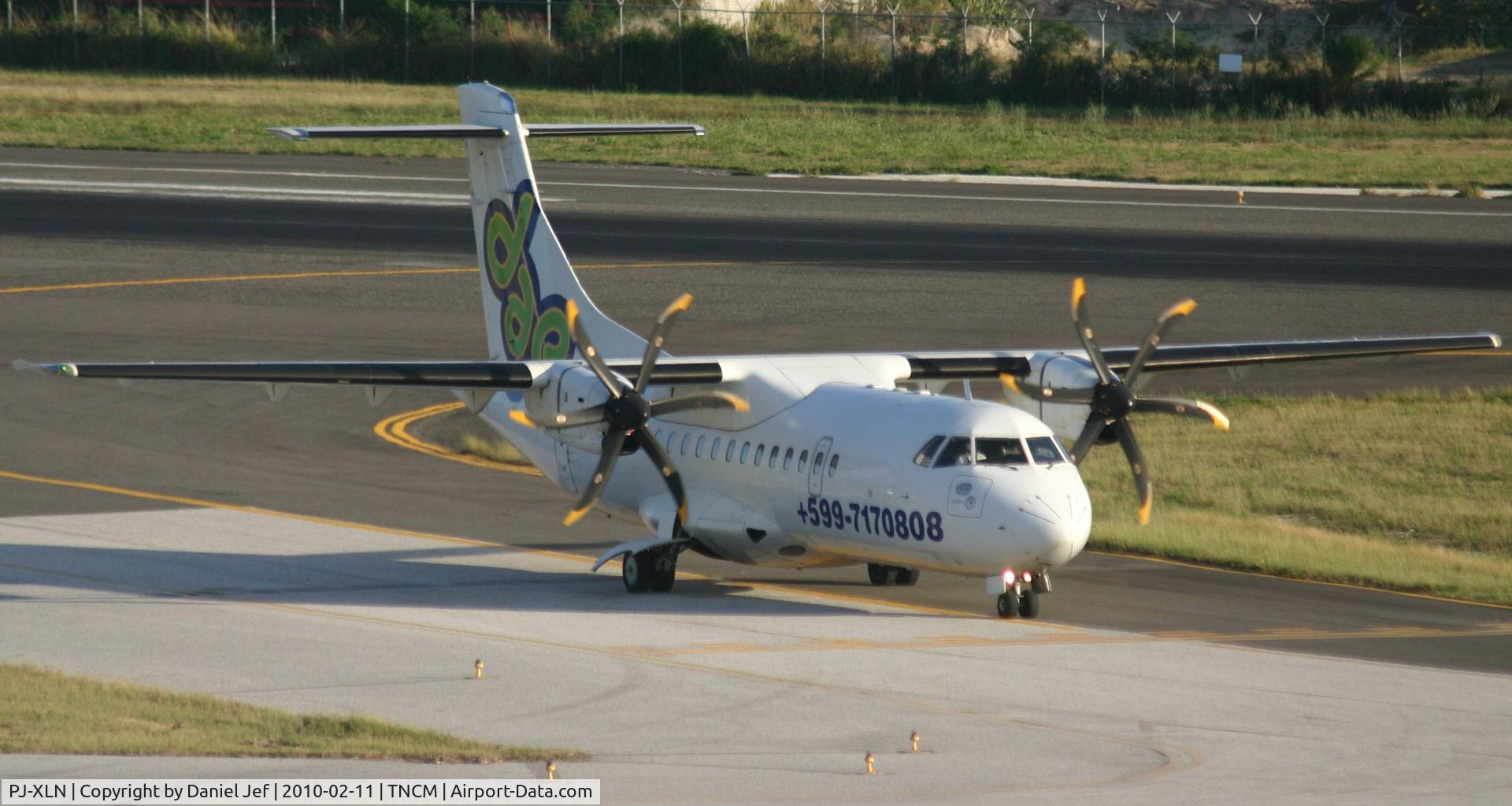 PJ-XLN, 1996 ATR 42-500 C/N 513, PJ-XLN taxing to parking via Bravo to the main ramp at TNCM