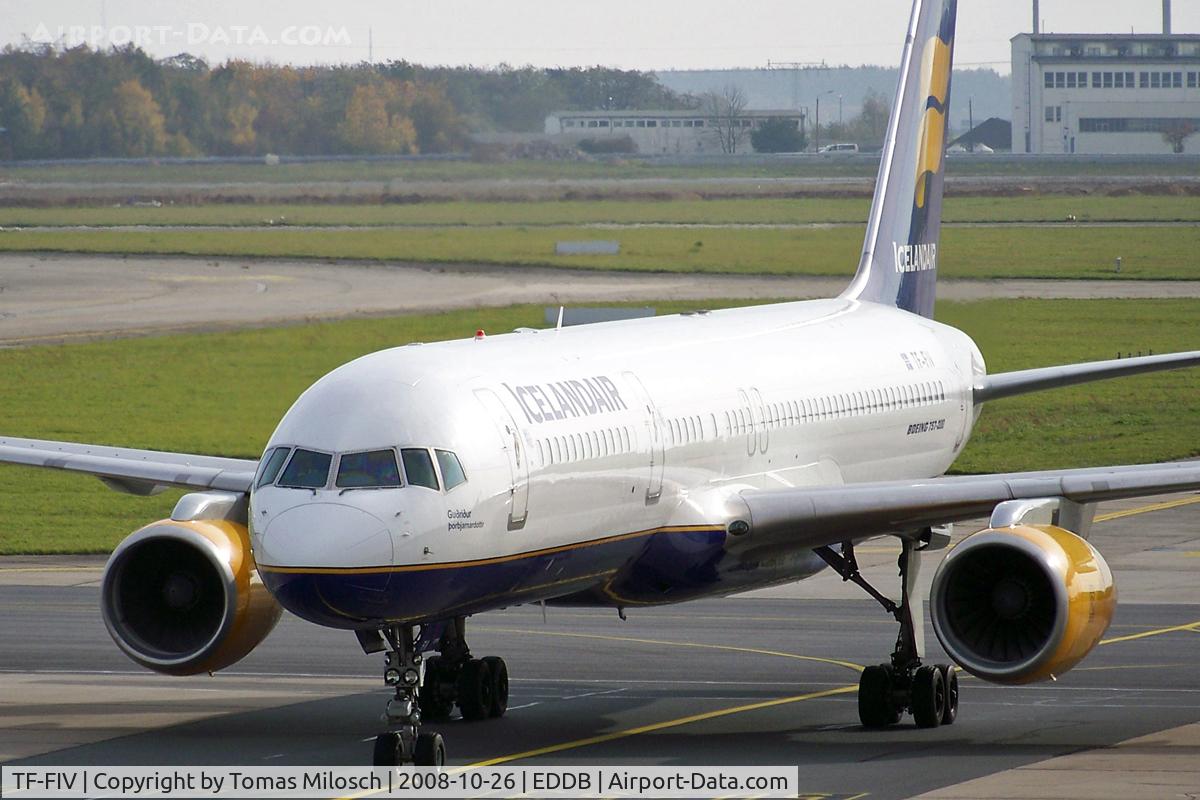 TF-FIV, 2001 Boeing 757-208 C/N 30424, 