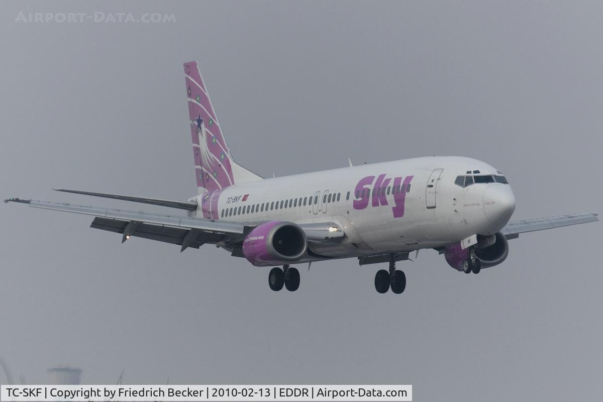 TC-SKF, 1993 Boeing 737-4Q8 C/N 26291/2513, short final RW09