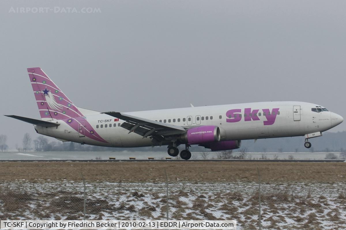 TC-SKF, 1993 Boeing 737-4Q8 C/N 26291/2513, about to touchdown