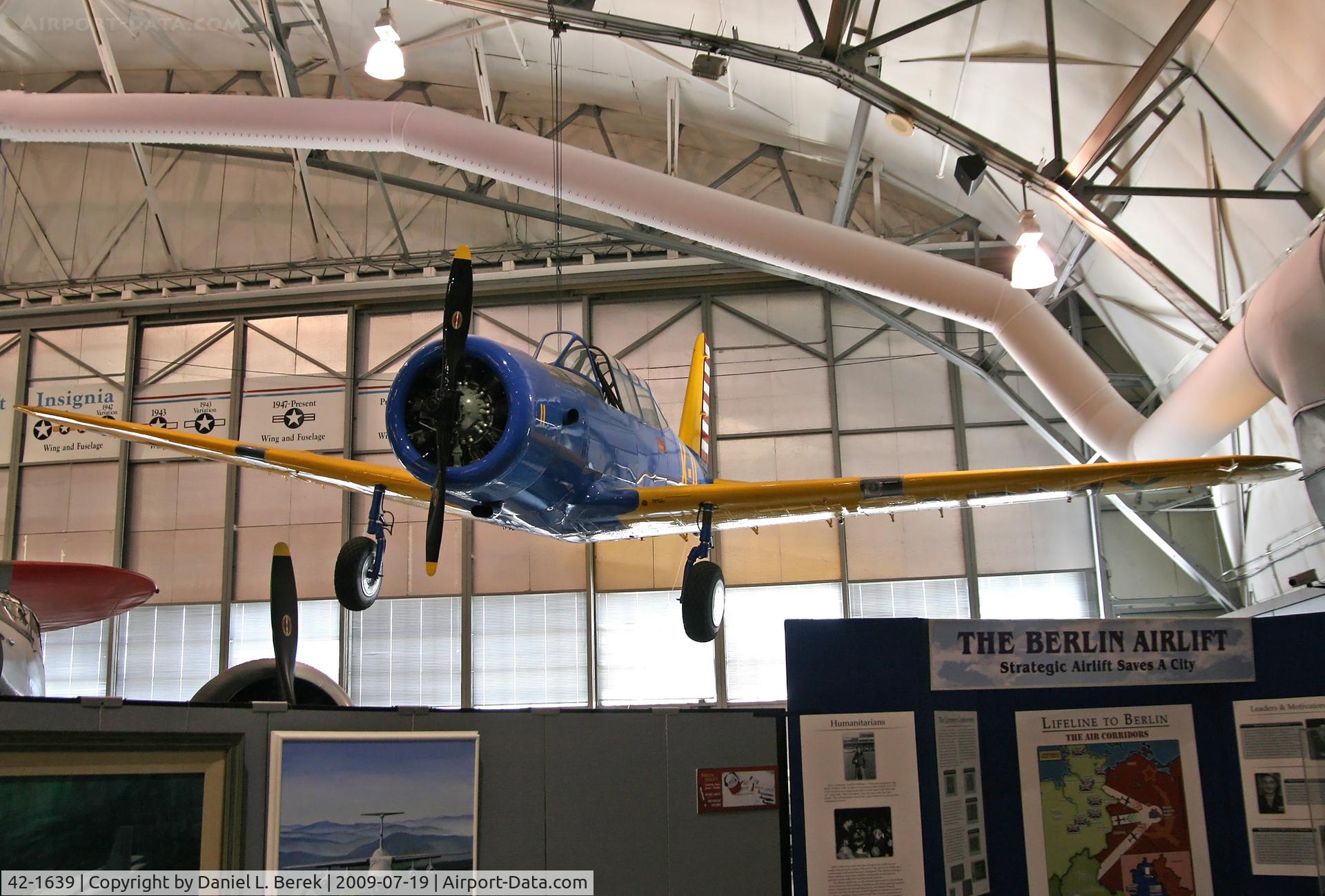 42-1639, 1942 Vultee BT-13A Valiant C/N Not found 42-1639, This beautifully restored Valiant trainer can be admired at the Air Mobility Command Museum.