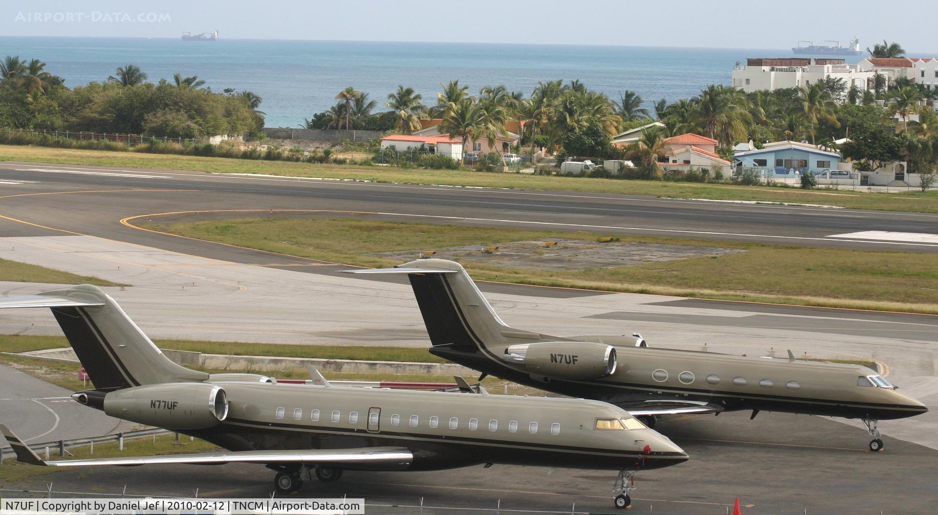 N7UF, 2000 Gulfstream Aerospace G-IV C/N 1422, N7UF park at the cargo ramp