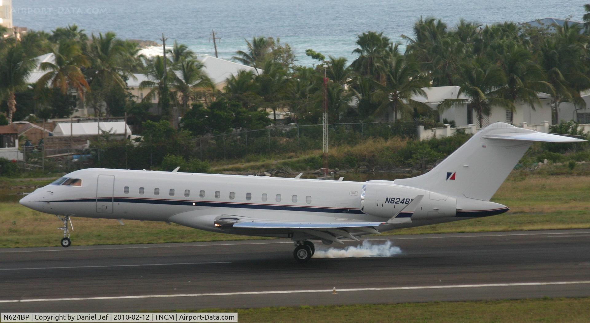 N624BP, 2007 Bombardier BD-700-1A10 Global Express C/N 9236, N624BP landing at TNCM