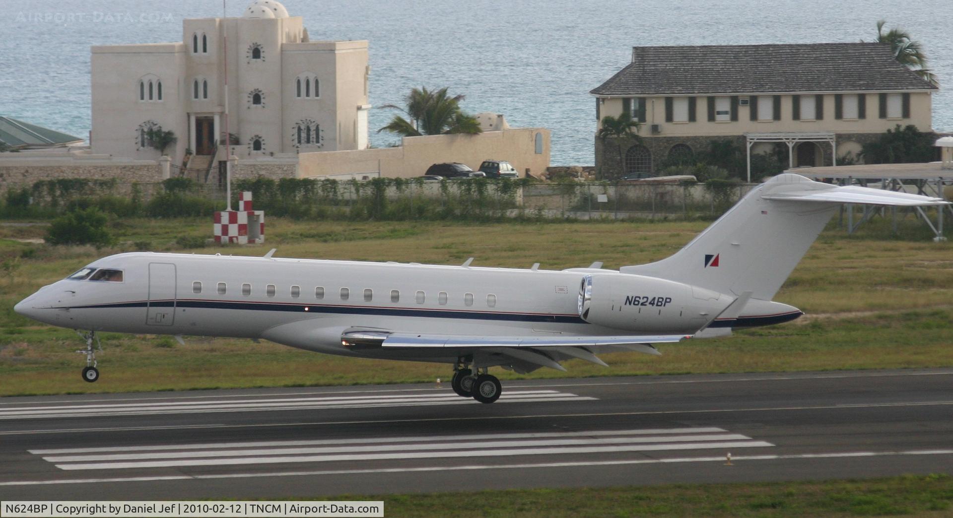 N624BP, 2007 Bombardier BD-700-1A10 Global Express C/N 9236, N624BP landing at TNCM
