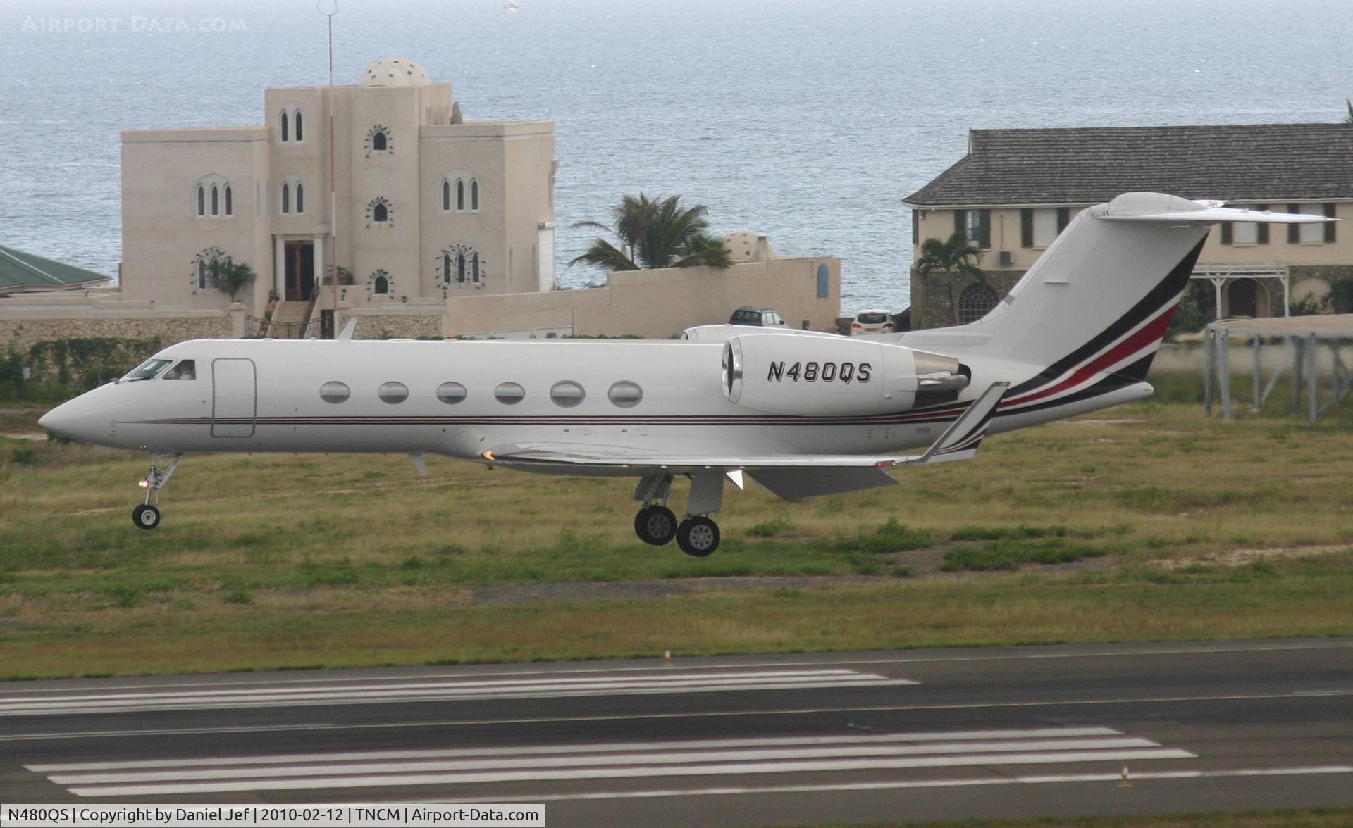 N480QS, 1999 Gulfstream Aerospace G-IV C/N 1380, N980QS landing at TNMC