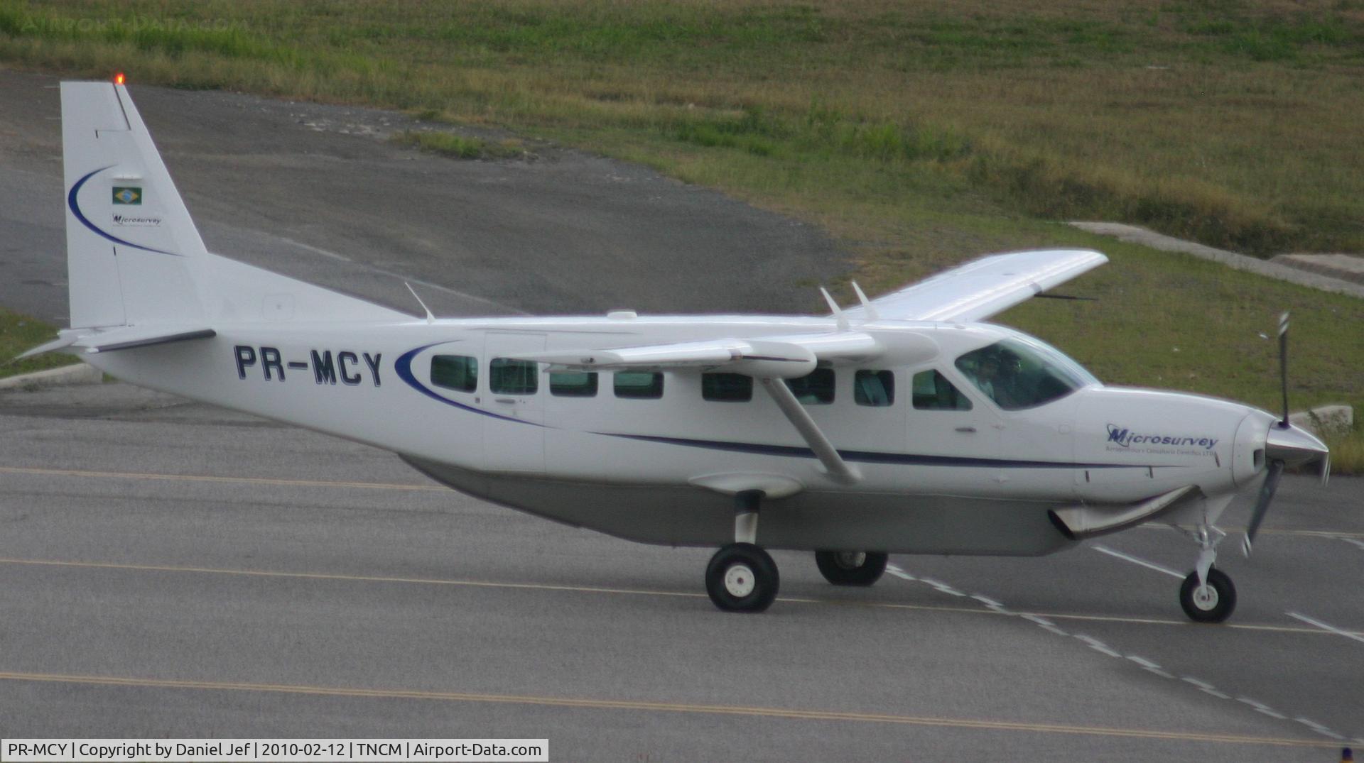 PR-MCY, Cessna 208B Grand Caravan C/N 208B2137, PR-MCY taxing to the holding point Alpha