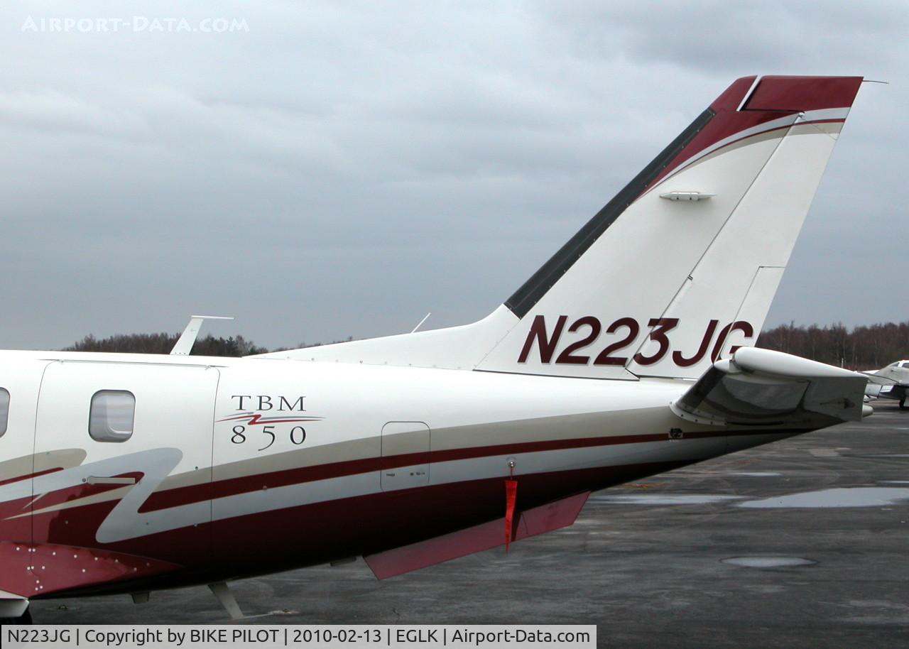 N223JG, 2007 Socata TBM-700 C/N 406, VISITING TBM700 PARKED IN FRONT OF THE TERMINAL