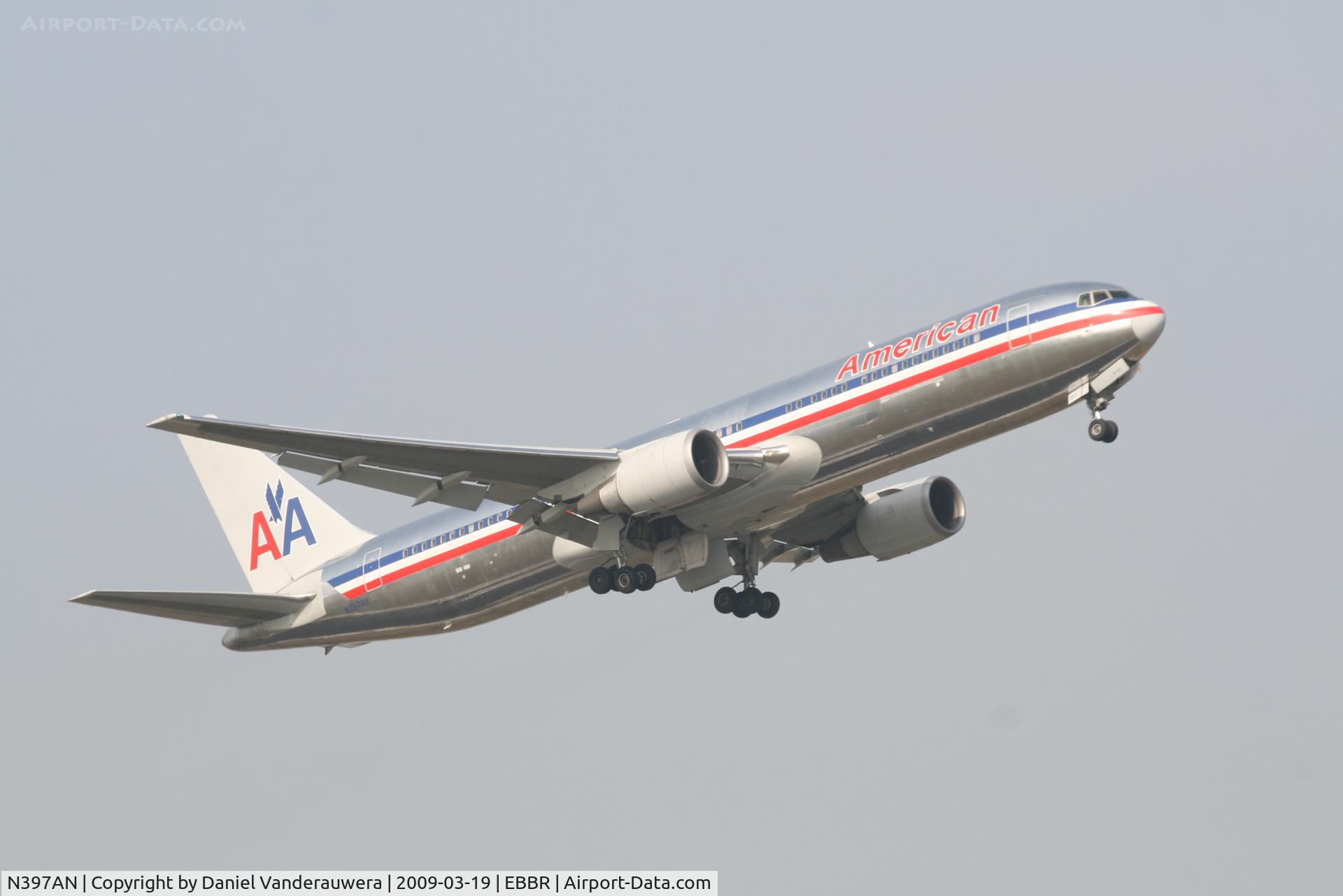 N397AN, 1999 Boeing 767-323/ER C/N 29604, Flight AA171 is taking off from RWY 07R