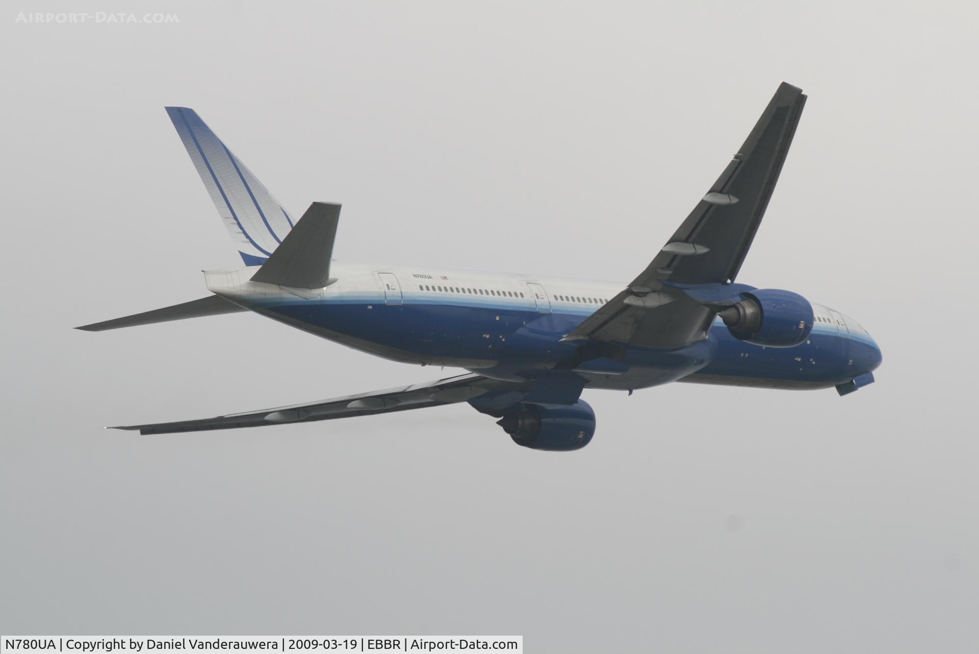 N780UA, 1996 Boeing 777-222 C/N 26944, Flight UA951 is taking off from RWY 07R