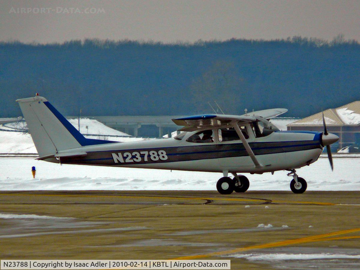 N23788, 1967 Cessna R172E C/N R1720092, Taxiing to Runway 23
