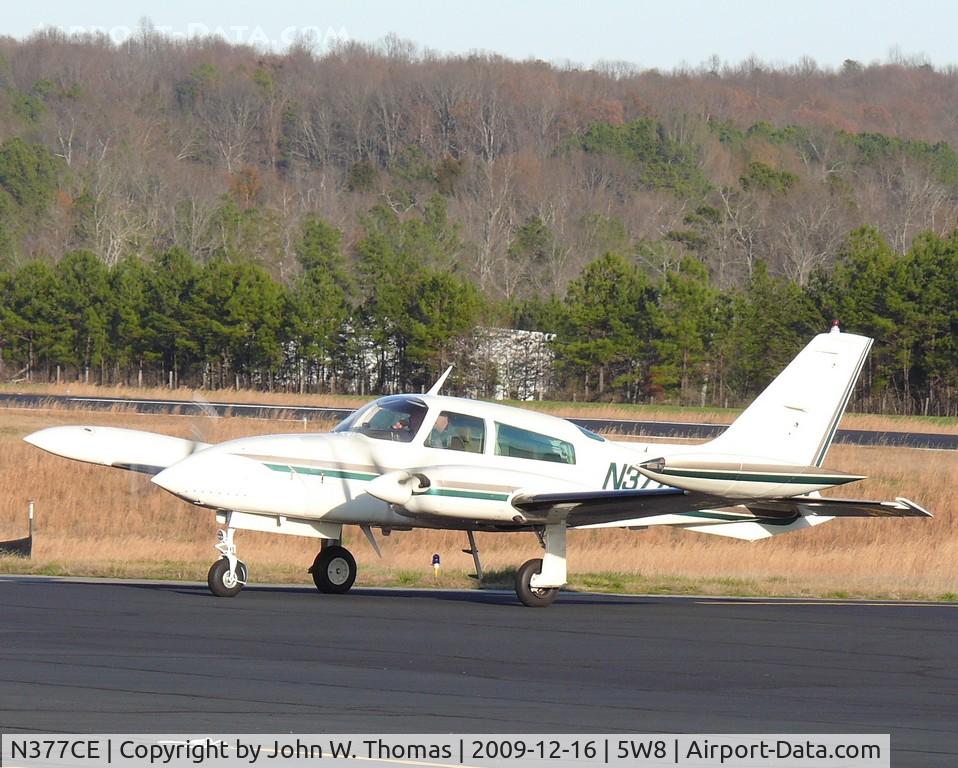 N377CE, 1976 Cessna 310R C/N 310R0631, Fuel stop