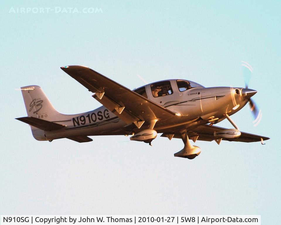 N910SG, 2007 Cirrus SR22 C/N 2774, Departing runway 22