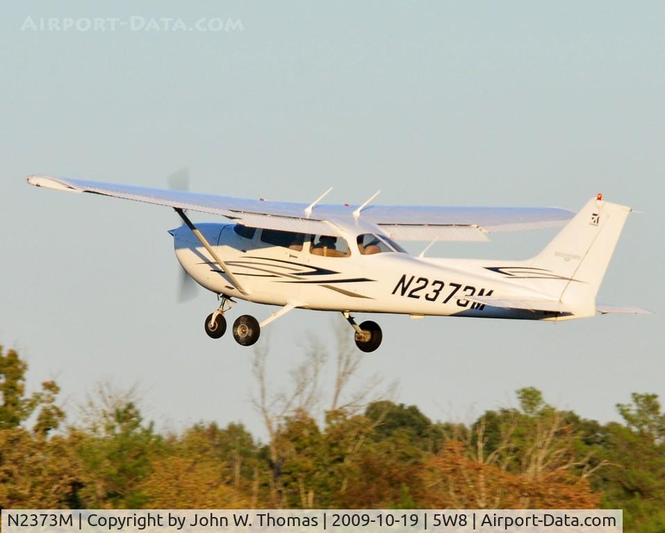 N2373M, 2007 Cessna 172S C/N 172S10592, Departing runway 4
