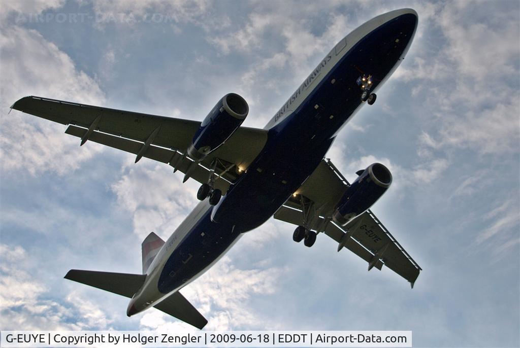 G-EUYE, 2009 Airbus A320-232 C/N 3912, Coming down from London