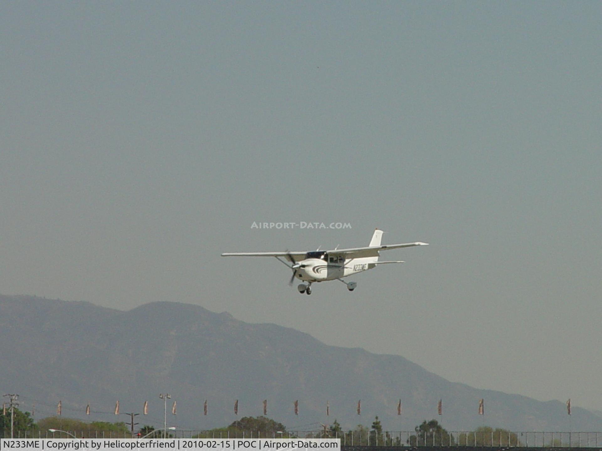 N233ME, 2000 Cessna 182S Skylane C/N 18280750, On final 26L at Brackett