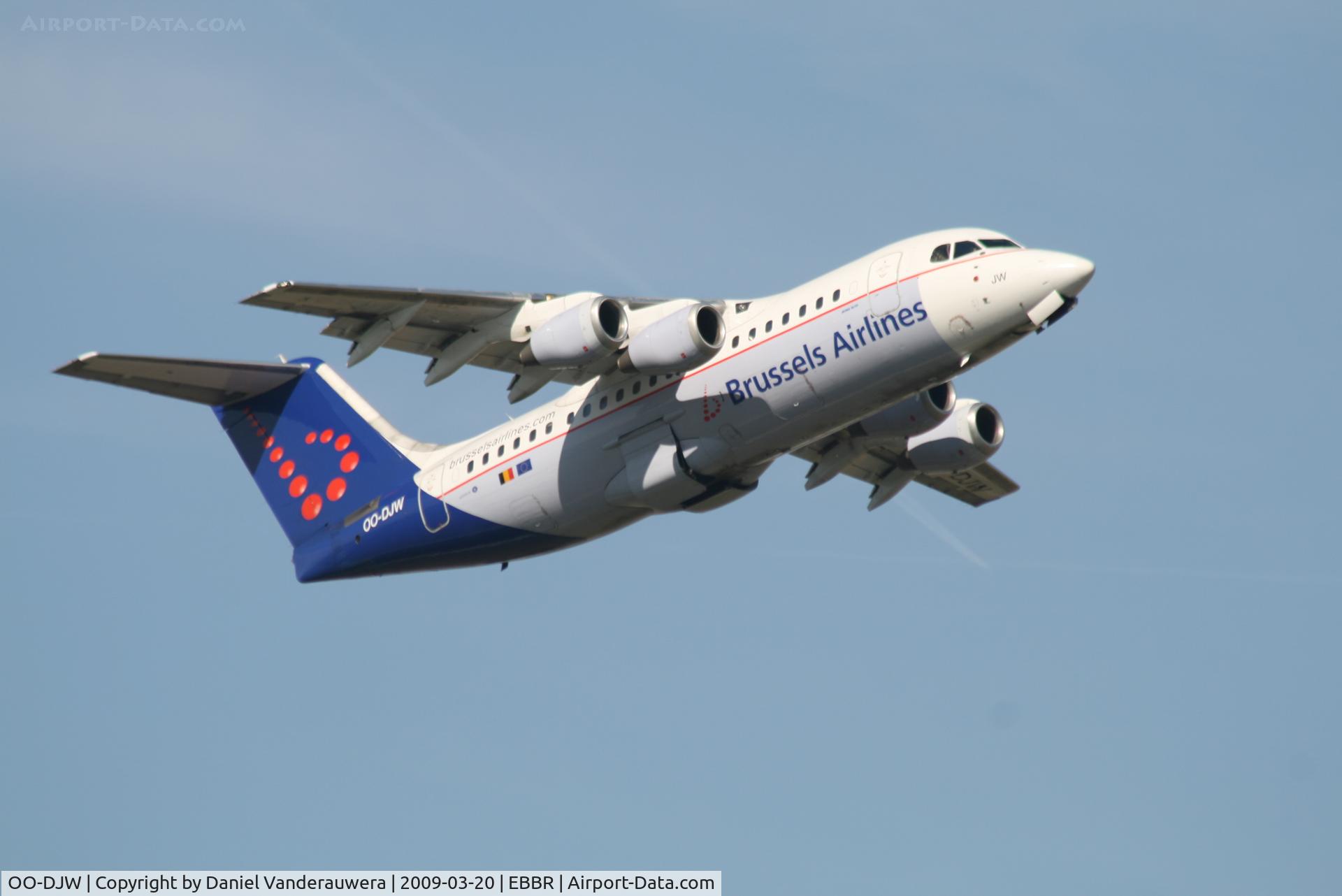 OO-DJW, 1996 British Aerospace Avro 146-RJ85 C/N E.2296, Flight SN2039 is taking off from RWY 07R
