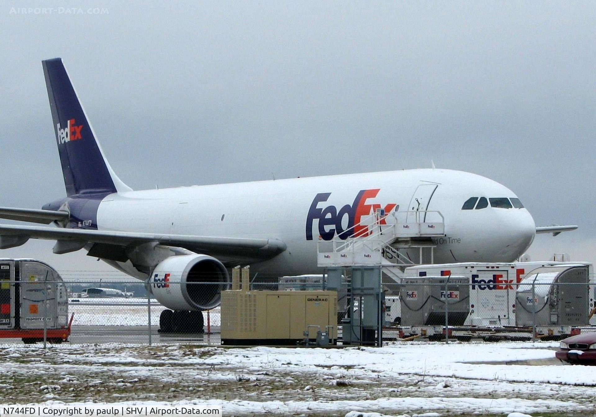N744FD, 1992 Airbus A300B4-622R C/N 664, A rare day at Shreveport Regional,,,,SNOW!!!