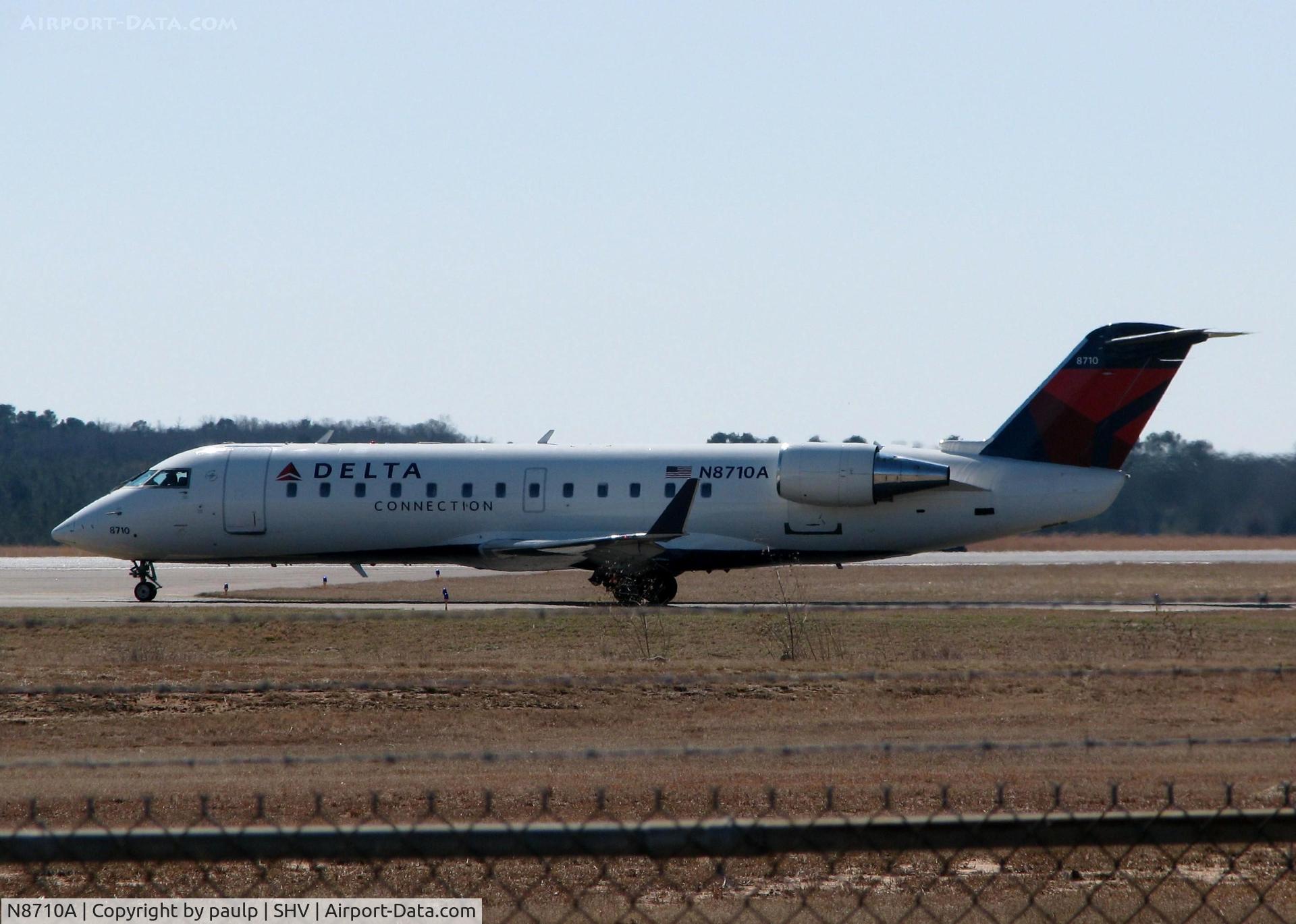 N8710A, 2002 Bombardier CRJ-200 (CL-600-2B19) C/N 7710, Taxiing to the active at Shreveport Regional.