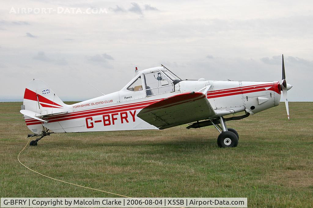 G-BFRY, 1974 Piper PA-25-260 Pawnee C/N 25-7405789, Piper PA-25-260 Pawnee at Sutton Bank, North Yorkshire in 2006.
