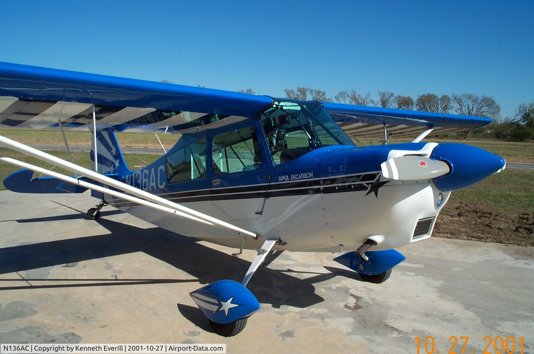 N136AC, 1992 American Champion 8KCAB Super Decathlon C/N 673-92, N136AC at T31