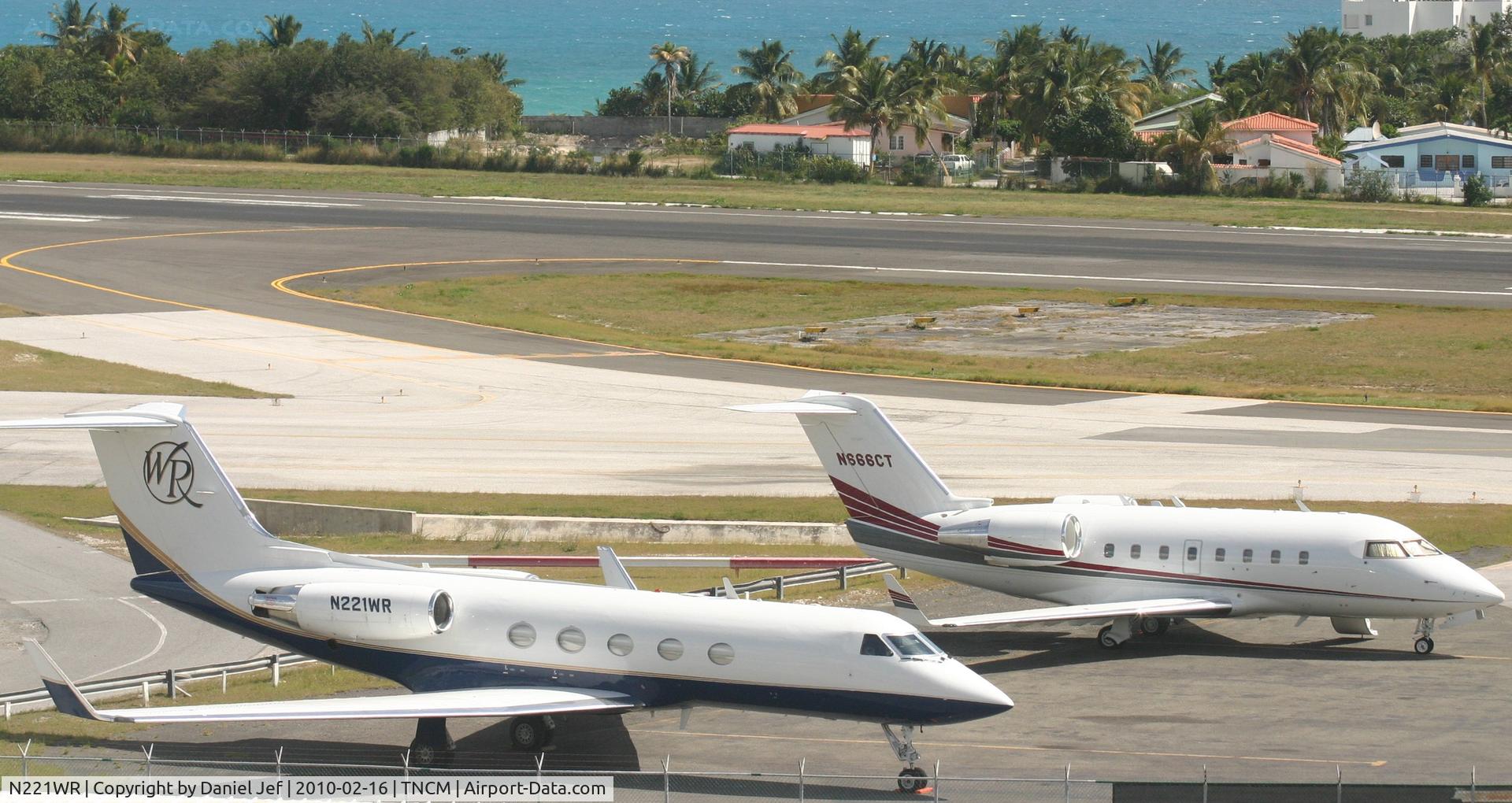 N221WR, 1983 Gulfstream Aerospace G-1159A Gulfstream III C/N 381, N221wr park at the cargo ramp