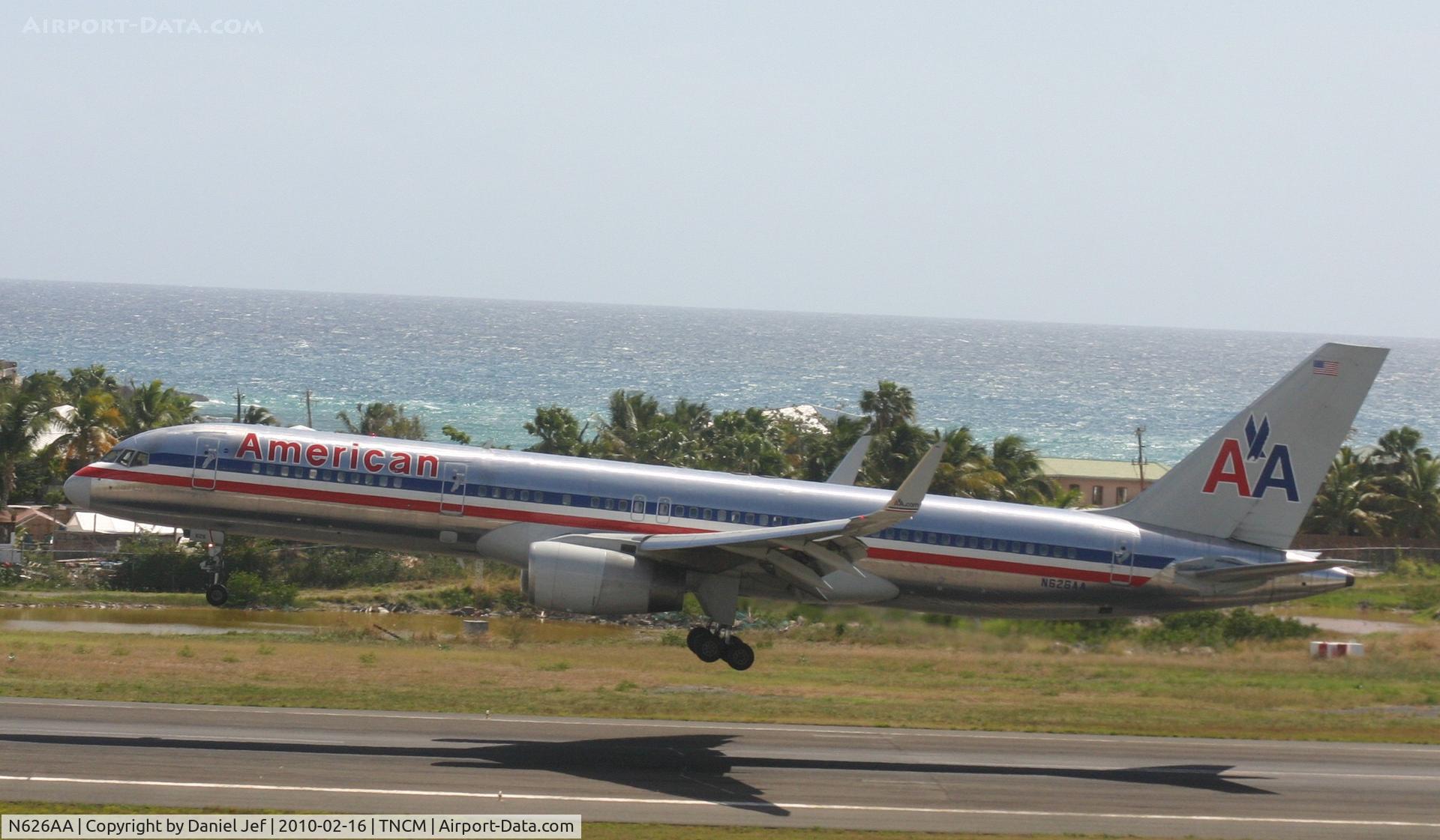 N626AA, 1990 Boeing 757-223 C/N 24584, American N626AA landing at tncm