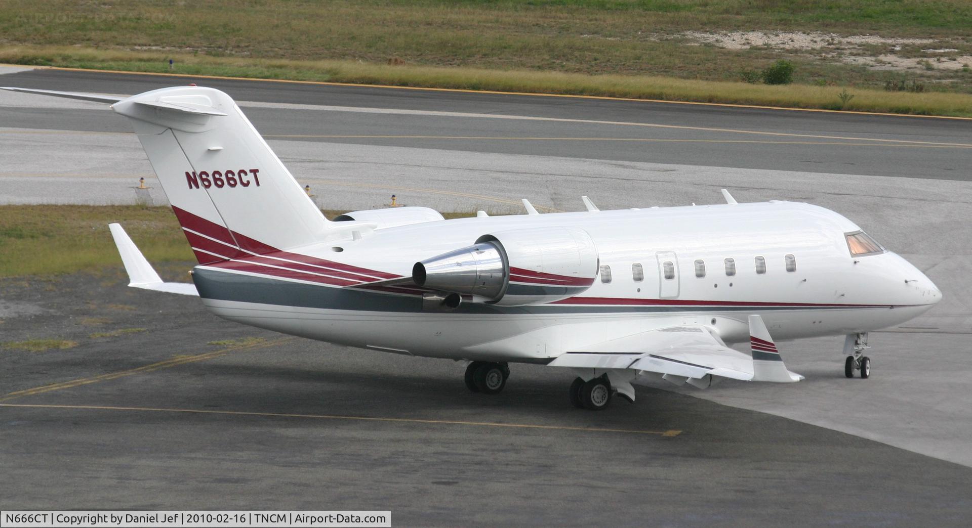 N666CT, 1987 Canadair Challenger 601-3A (CL-600-2B16) C/N 5007, N666CT taxing from parking at the cargo ramp to the holding point alpha