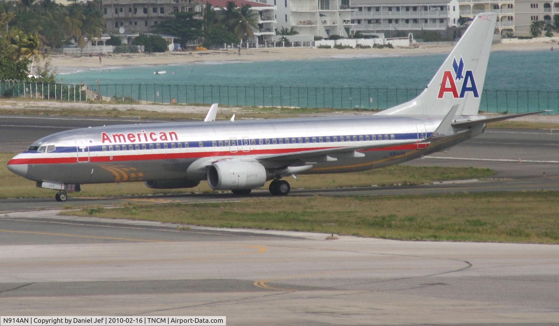 N914AN, 1999 Boeing 737-823 C/N 29515, American N914AN just landed at TNCM and taxing to parking on the main ramp