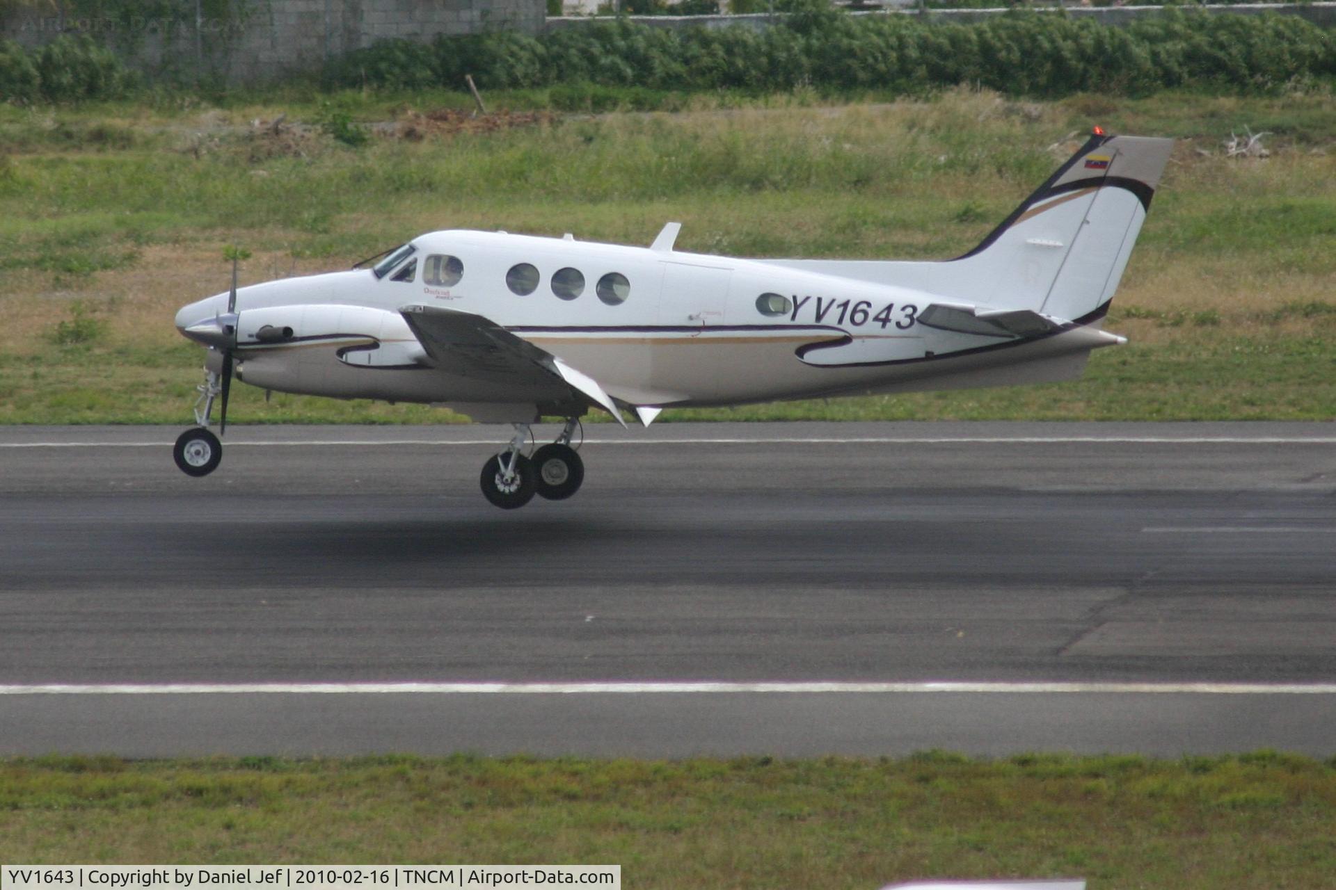 YV1643, 2006 Beech C90GT King Air C/N LJ-1787, YV1643 Landing at TNCM