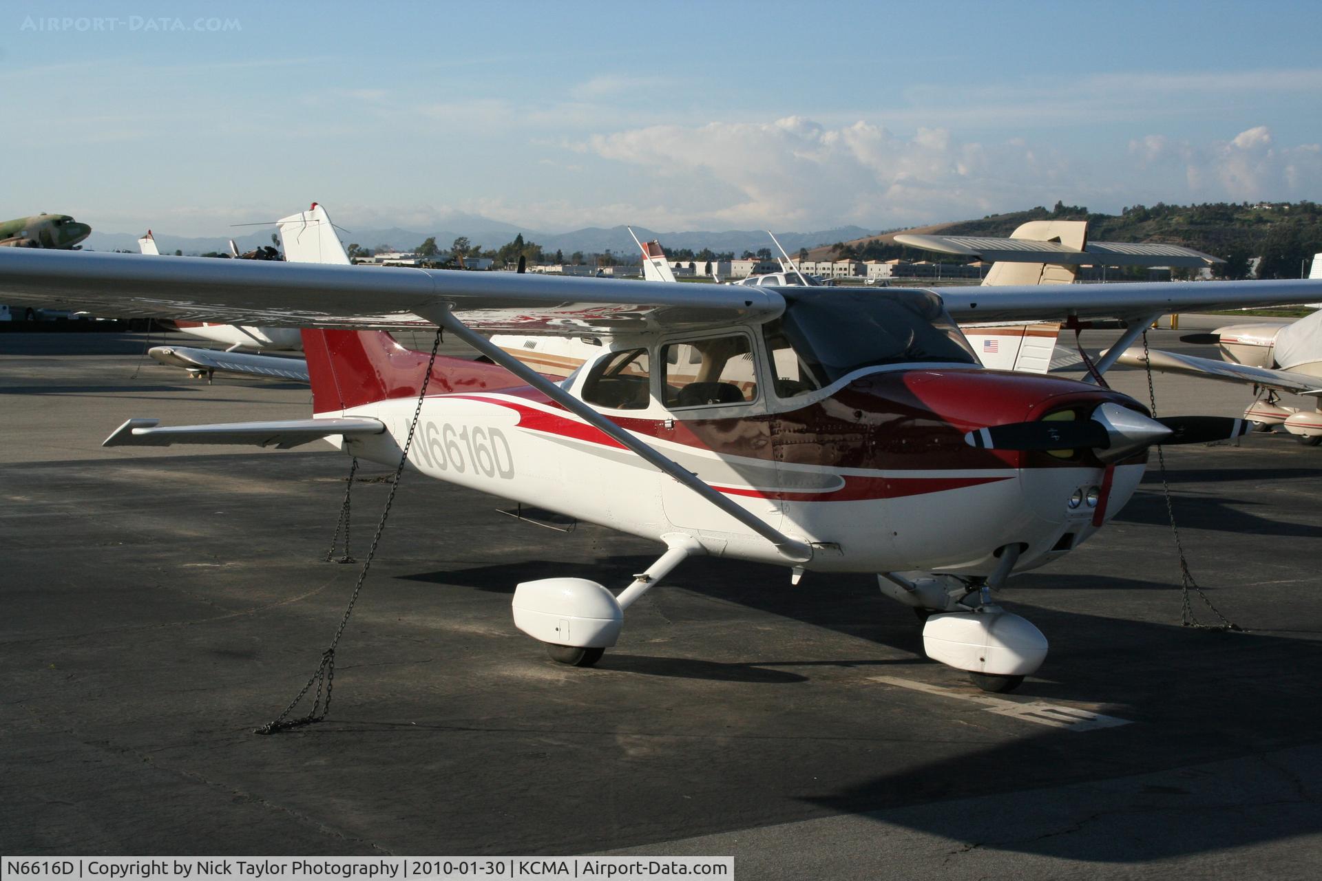 N6616D, 1979 Cessna 172N C/N 17272903, Sitting at CMA