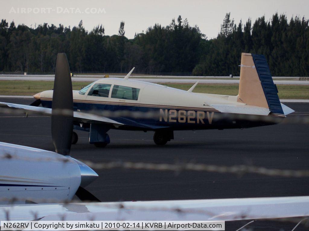 N262RV, 1980 Mooney M20K C/N 25-0382, Sitting at VRB around 5pm on 2/14/10